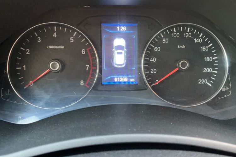 Used FAW Senya R7 2016 1.6L Manual Smart Version Odometer Close Up