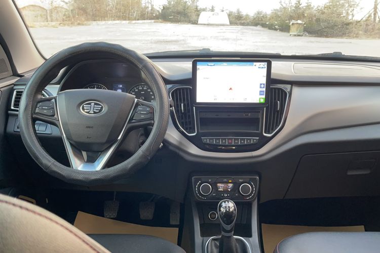 Used FAW Senya R7 2016 1.6L Manual Smart Version Center Console