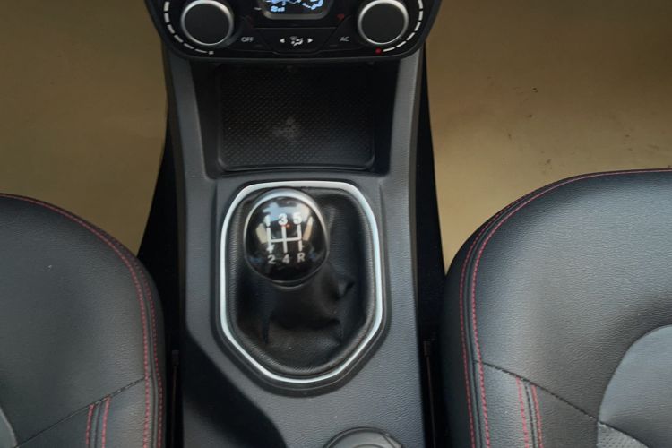 Used FAW Senya R7 2016 1.6L Manual Smart Version Gear Lever