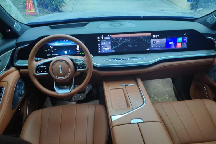 Used Wey Lanshan 2023 Four-Wheel Drive Ultra-Long Range Version Center Console