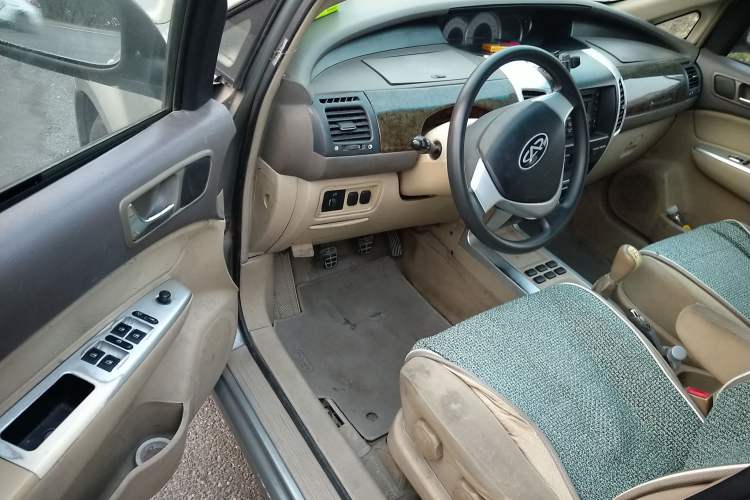 Used RELY V5 2009 1.8L Manual Comfort Version
