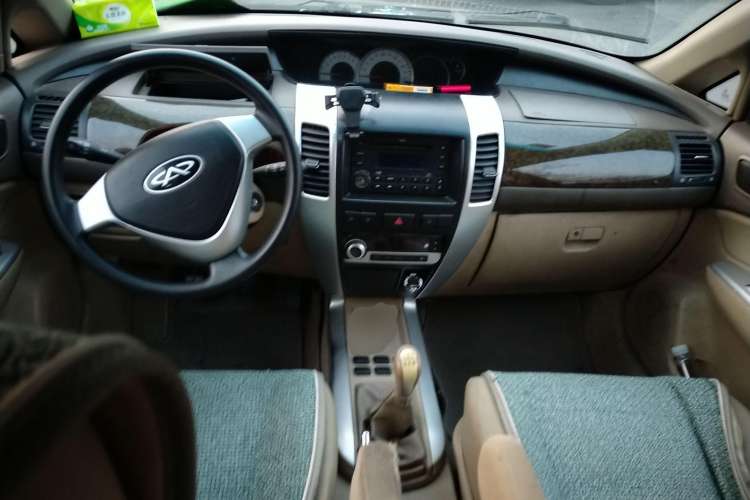 Used RELY V5 2009 1.8L Manual Comfort Version
