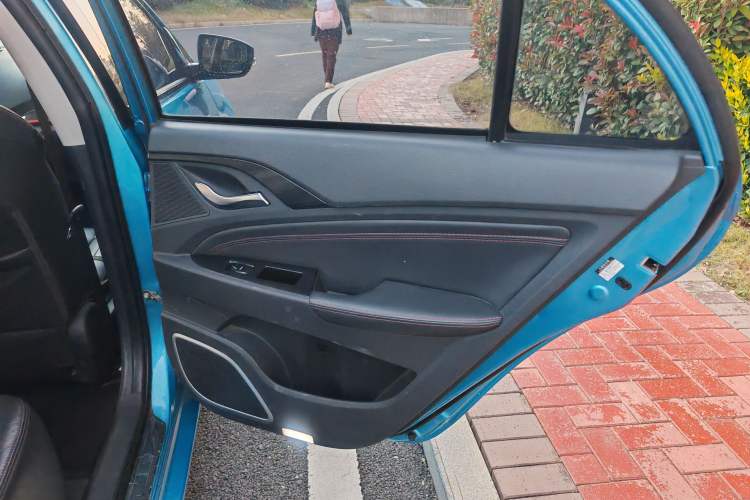 Used BYD Qin New Energy 2014 1.5T Cool Black Knight Flagship Model
