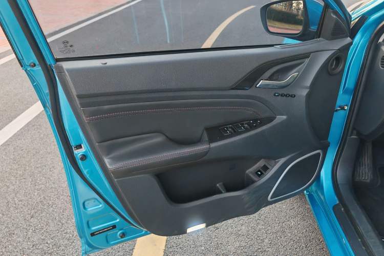 Used BYD Qin New Energy 2014 1.5T Cool Black Knight Flagship Model
