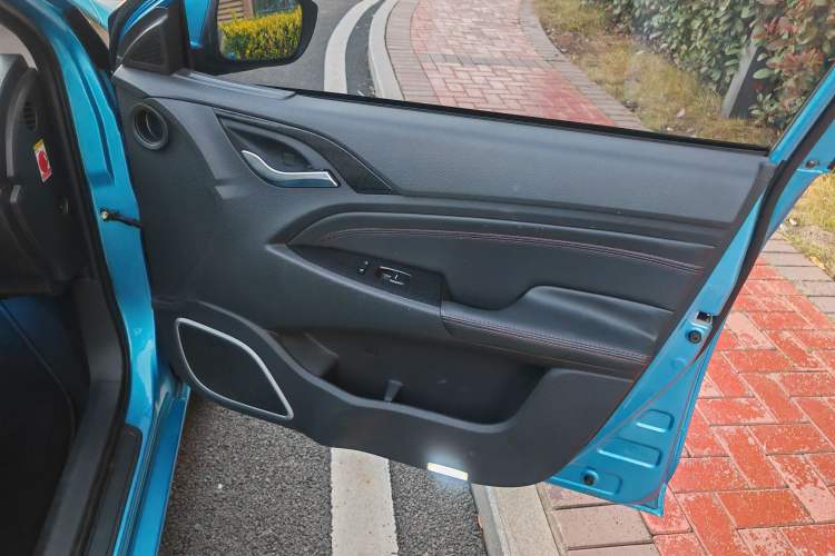 Used BYD Qin New Energy 2014 1.5T Cool Black Knight Flagship Model
