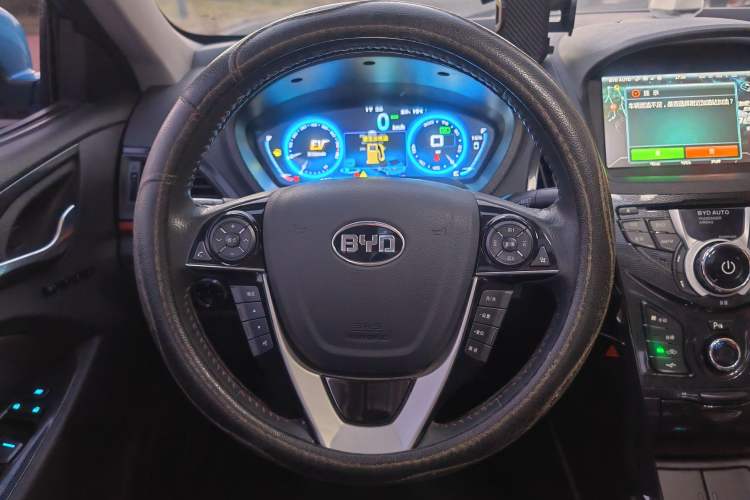 Used BYD Qin New Energy 2014 1.5T Cool Black Knight Flagship Model
