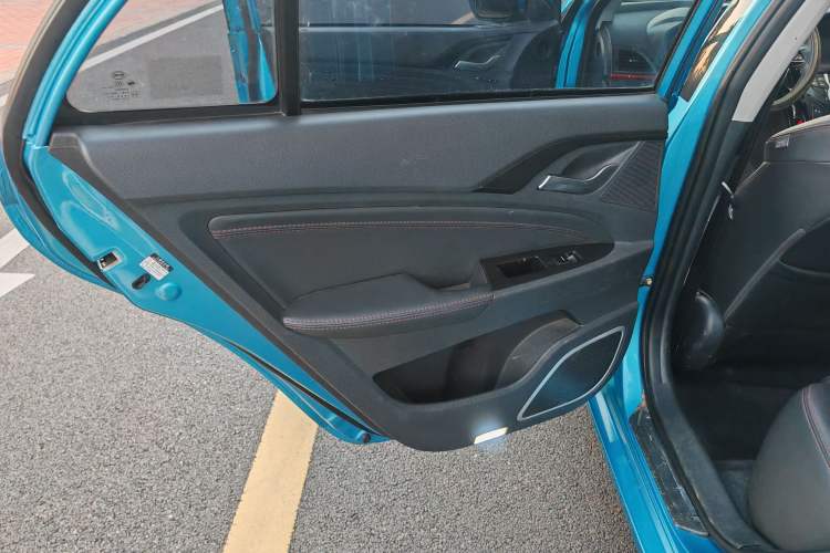 Used BYD Qin New Energy 2014 1.5T Cool Black Knight Flagship Model
