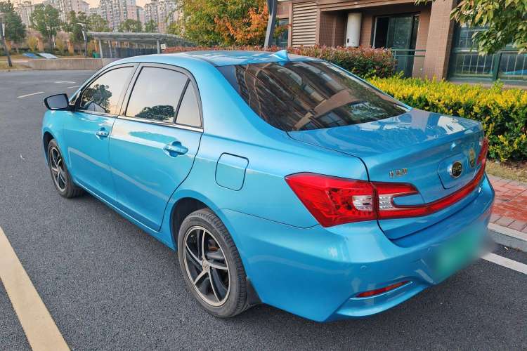 Used BYD Qin New Energy 2014 1.5T Cool Black Knight Flagship Model
