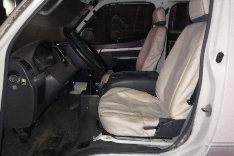 Used Foton Scenic 2014 2.0L Express Classic Short-Wheelbase High-Roof 491EQ4A