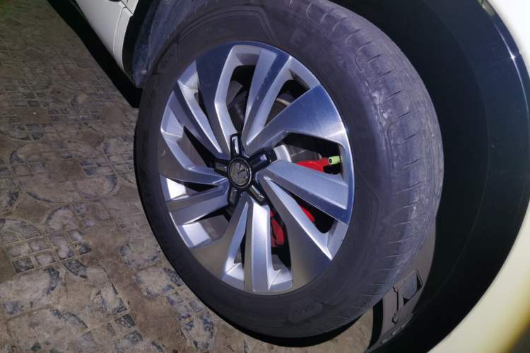 Used Volkswagen Tayron X 2020 330TSI Two-Wheel Drive Luxury Smart Connectivity Version Right Front Wheel Hub
