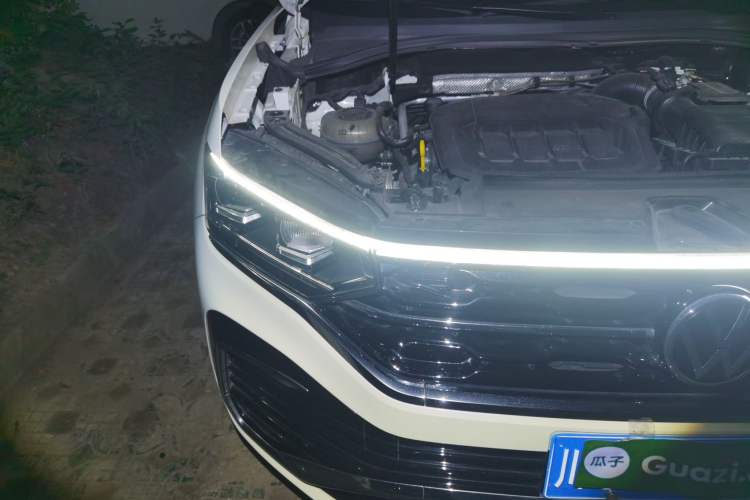 Used Volkswagen Tayron X 2020 330TSI Two-Wheel Drive Luxury Smart Connectivity Version Right Front Headlight