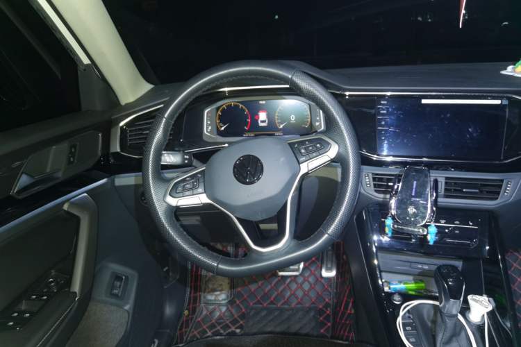 Used Volkswagen Tayron X 2020 330TSI Two-Wheel Drive Luxury Smart Connectivity Version Steering Wheel