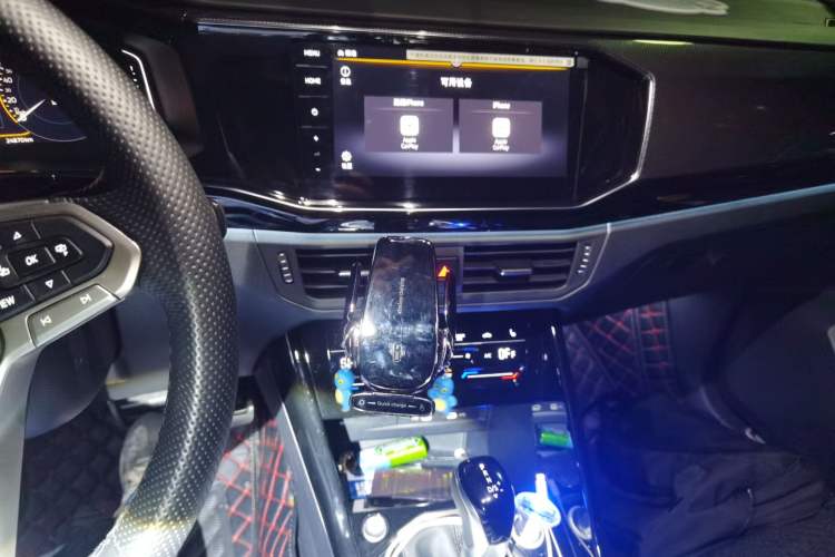 Used Volkswagen Tayron X 2020 330TSI Two-Wheel Drive Luxury Smart Connectivity Version Audio And AC Panel