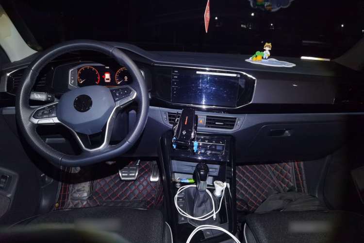 Used Volkswagen Tayron X 2020 330TSI Two-Wheel Drive Luxury Smart Connectivity Version Center Console