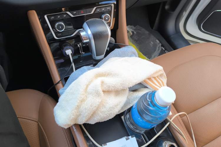 Used Zotye T600 Coupe 2017 1.5T Automatic Luxury Model Gear Lever