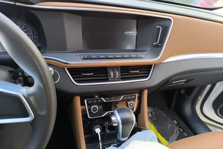 Used Zotye T600 Coupe 2017 1.5T Automatic Luxury Model Audio And AC Panel