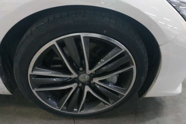 Used Infiniti Q50 2014 3.7L Luxury Sport Edition Right Front Wheel Hub