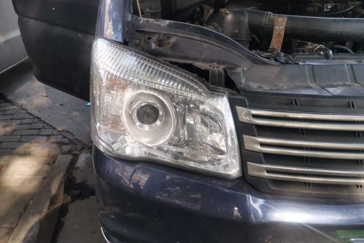 Used FORTHING Lingzhi 2012 M5 Q3 2.0L 7-Seater Long-Wheelbase Comfort Edition
