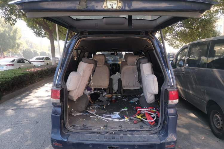 Used FORTHING Lingzhi 2012 M5 Q3 2.0L 7-Seater Long-Wheelbase Comfort Edition
