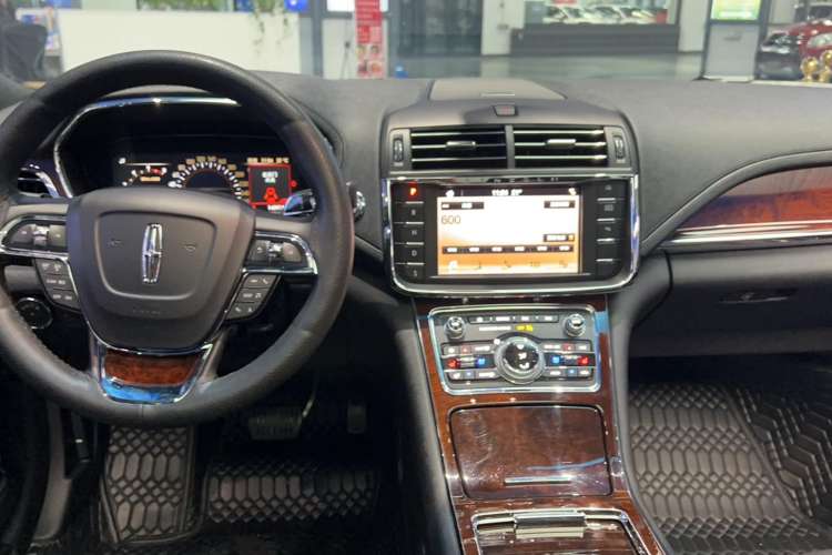 Used Lincoln Continental 2019 2.0T Two-Wheel Drive Luxury Edition China VI Standard
