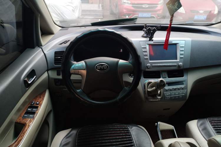 Used BYD M6 2013 2.0L Manual Comfort Edition
