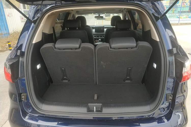 Used BYD Song MAX New Energy 2019 DM 1.5T Smart Connect Advanced 6-Seater China VI Standard