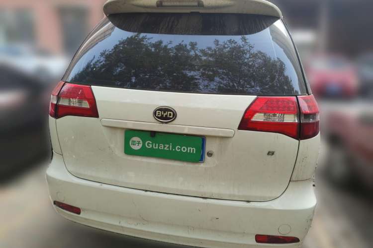 Used BYD M6 2013 2.0L Manual Comfort Edition
