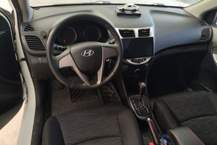 Used Hyundai Verna Ray 2016 1.4L Automatic Leading-Edge GLX