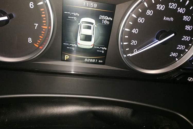 Used Geely Auto Emgrand GT 2015 1.8T Flagship Model Odometer Close Up