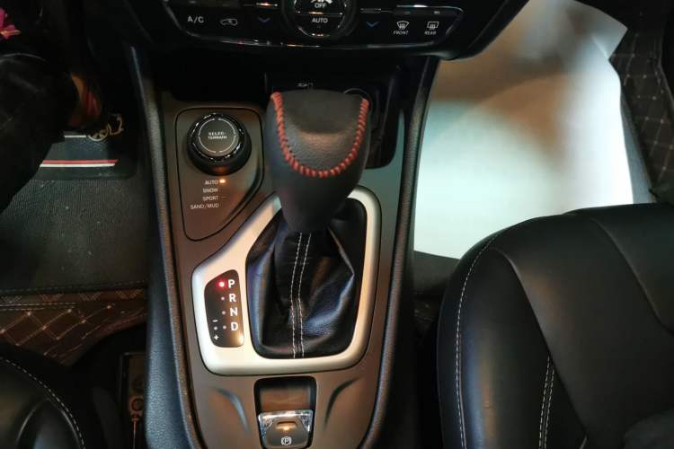 Used Jeep Cherokee 2014 2.4L Urban Edition
