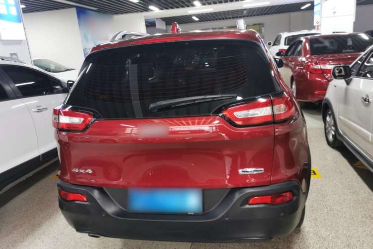 Used Jeep Cherokee 2014 2.4L Urban Edition
