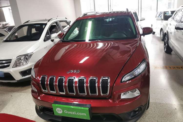 Used Jeep Cherokee 2014 2.4L Urban Edition
