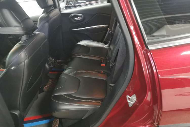 Used Jeep Cherokee 2014 2.4L Urban Edition
