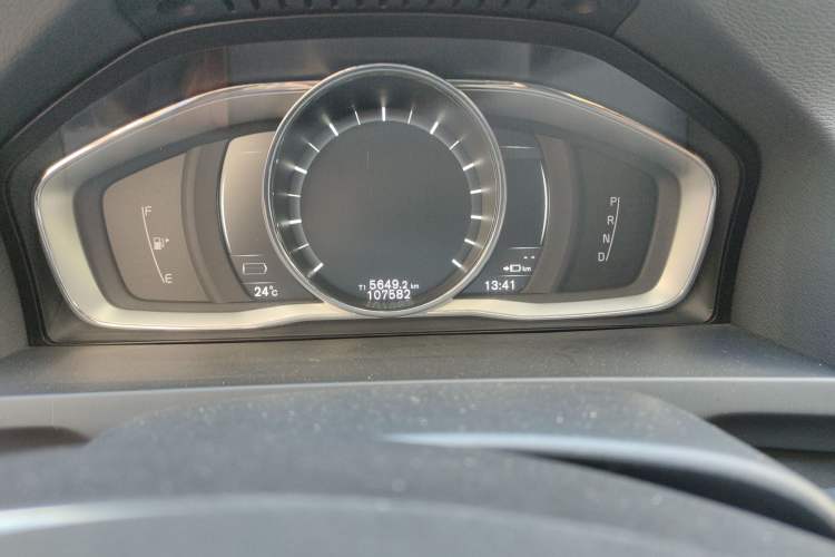 Used Volvo S60 New Energy 2015 S60L E-Drive Hybrid T6 Smart Drive Edition Odometer Close Up