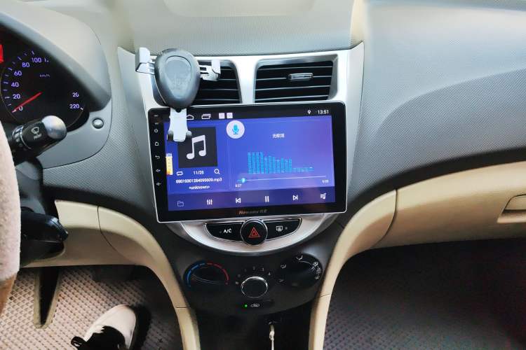 Used Hyundai Verna (older generation) 2010 Sedan 1.4L Automatic Luxury GLS Trim Audio And AC Panel