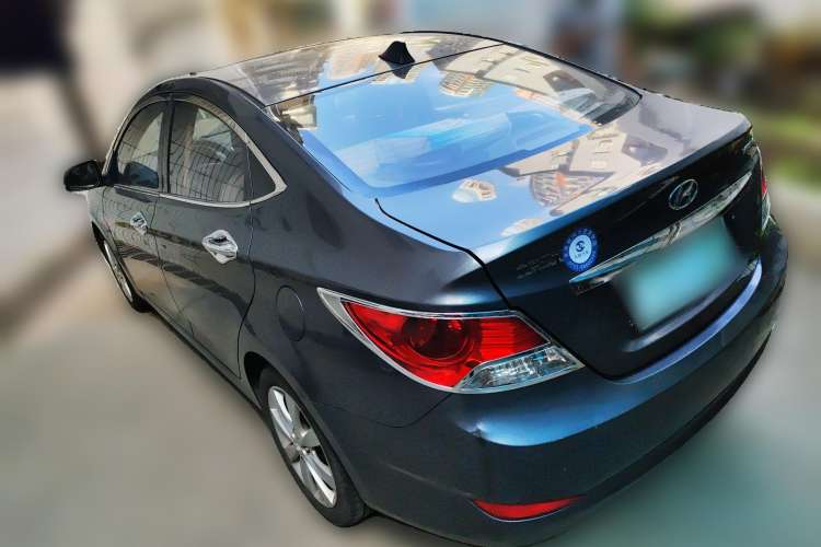 Used Hyundai Verna (older generation) 2010 Sedan 1.4L Automatic Luxury GLS Trim Rear Left 45 Deg