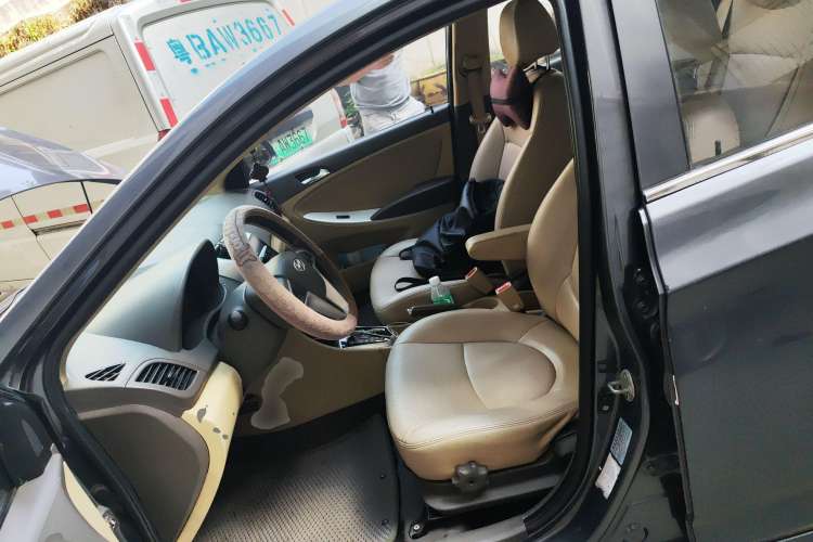 Used Hyundai Verna (older generation) 2010 Sedan 1.4L Automatic Luxury GLS Trim Left Front Seat