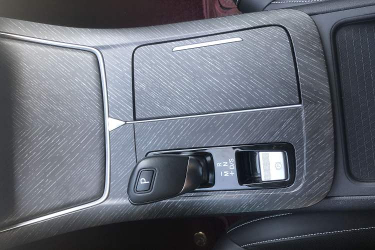 Used Venucia V 2021 260T Idol Edition
