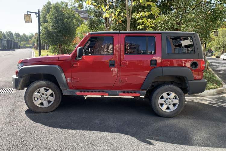 Used BAIC Off-Road BJ40 2016 40L 2.0T Manual Two-Wheel Drive Luxury Edition

