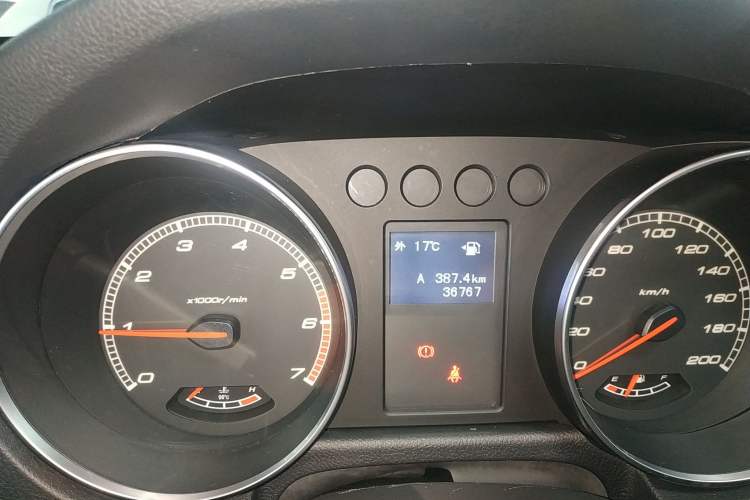 Used BAIC Off-Road BJ40 2016 40L 2.0T Manual Two-Wheel Drive Luxury Edition
