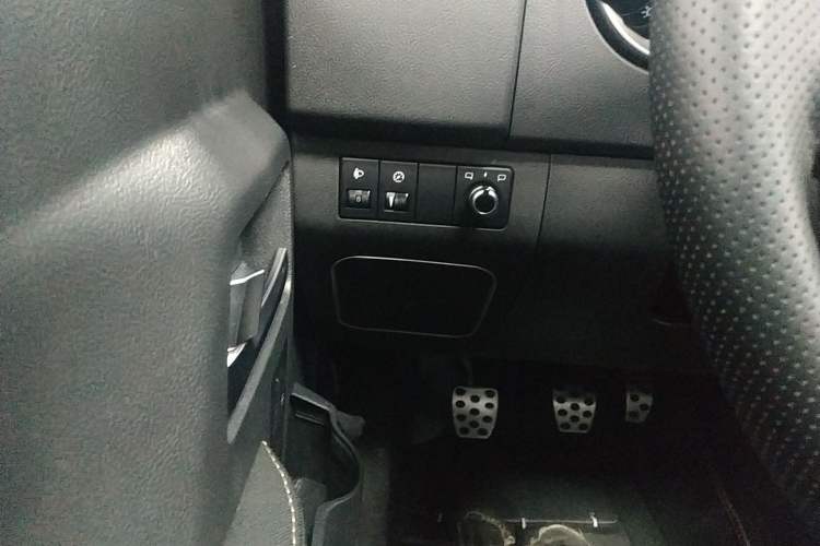 Used BAIC Off-Road BJ40 2016 40L 2.0T Manual Two-Wheel Drive Luxury Edition
