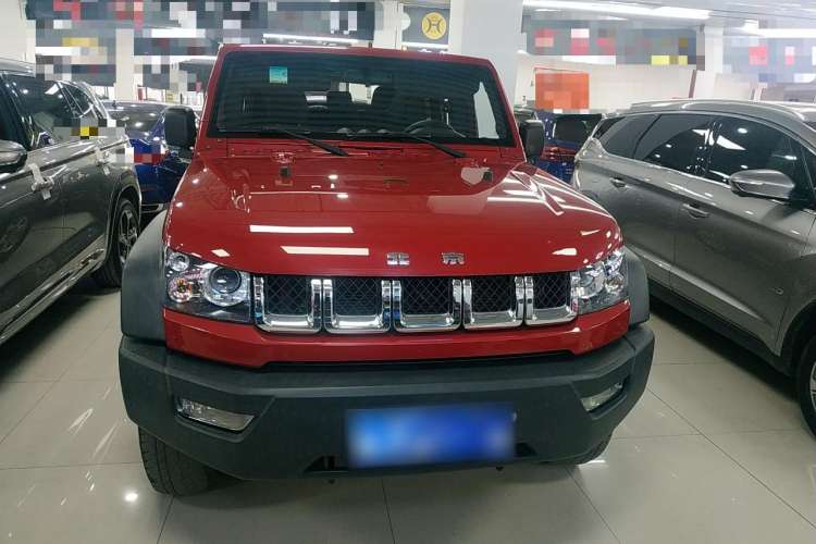 Used BAIC Off-Road BJ40 2016 40L 2.0T Manual Two-Wheel Drive Luxury Edition
