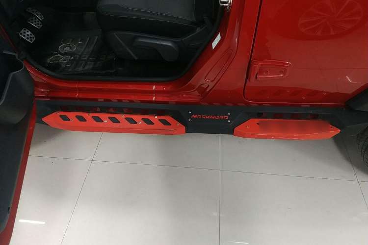 Used BAIC Off-Road BJ40 2016 40L 2.0T Manual Two-Wheel Drive Luxury Edition
