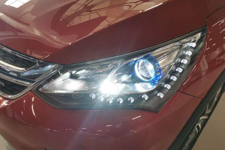 Used BYD Song New Energy 2017 Song DM 1.5TID All-Wheel Drive Luxury Model
