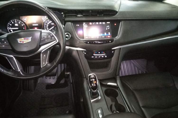 Used Cadillac XT5 2018 25T Luxury Model