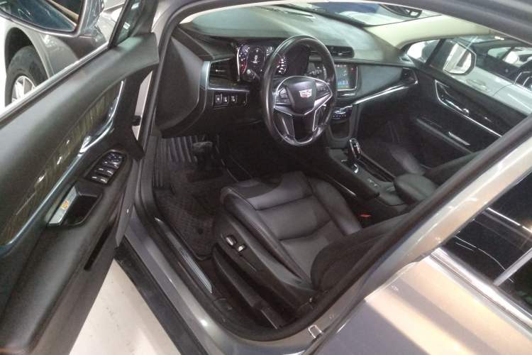 Used Cadillac XT5 2018 25T Luxury Model