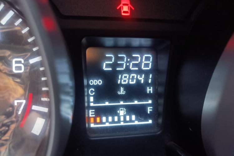 Used FAW Senya S80 2013 1.5L Manual 5-Seater Fashionable Luxury Model
