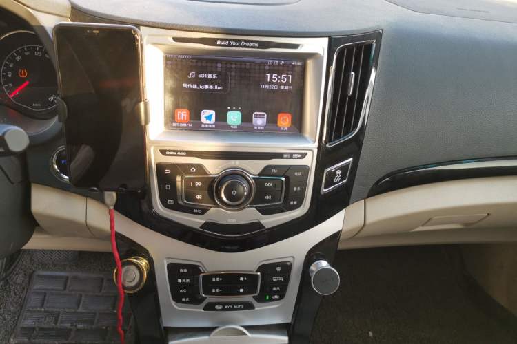 Used BYD e5 2018 450 Smart Connect Deluxe Edition
