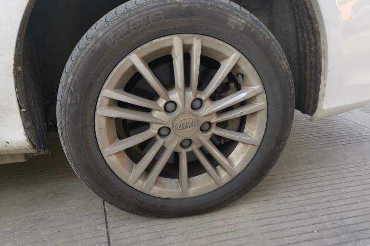 Used BYD e5 2018 450 Smart Connect Deluxe Edition
