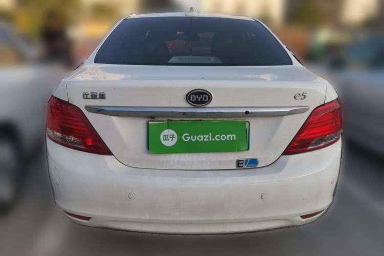 Used BYD e5 2018 450 Smart Connect Deluxe Edition
